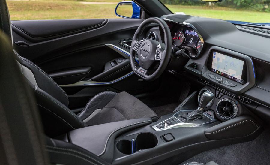 Интерьер Chevrolet Camaro SS 2018 года  (NA) (фото 12 из 27)